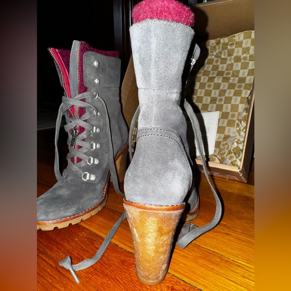 ⭐️UGG Heeled Boots w/fabric, size 7⭐️ - Picture 6 of 17